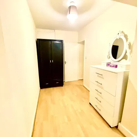 Spacious Ground Floor Two Bedroom House On In Ealing London Exterior photo