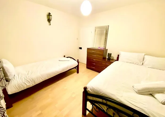Spacious Ground Floor Two Bedroom House On In Ealing London