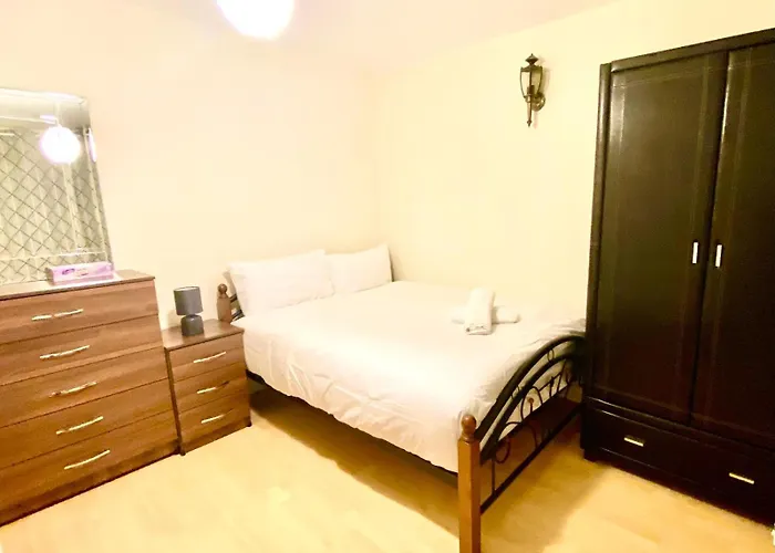 Spacious Ground Floor Two Bedroom House On In Ealing London