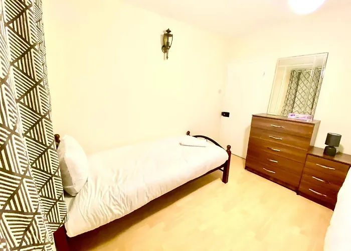 Spacious Ground Floor Two Bedroom House On In Ealing London