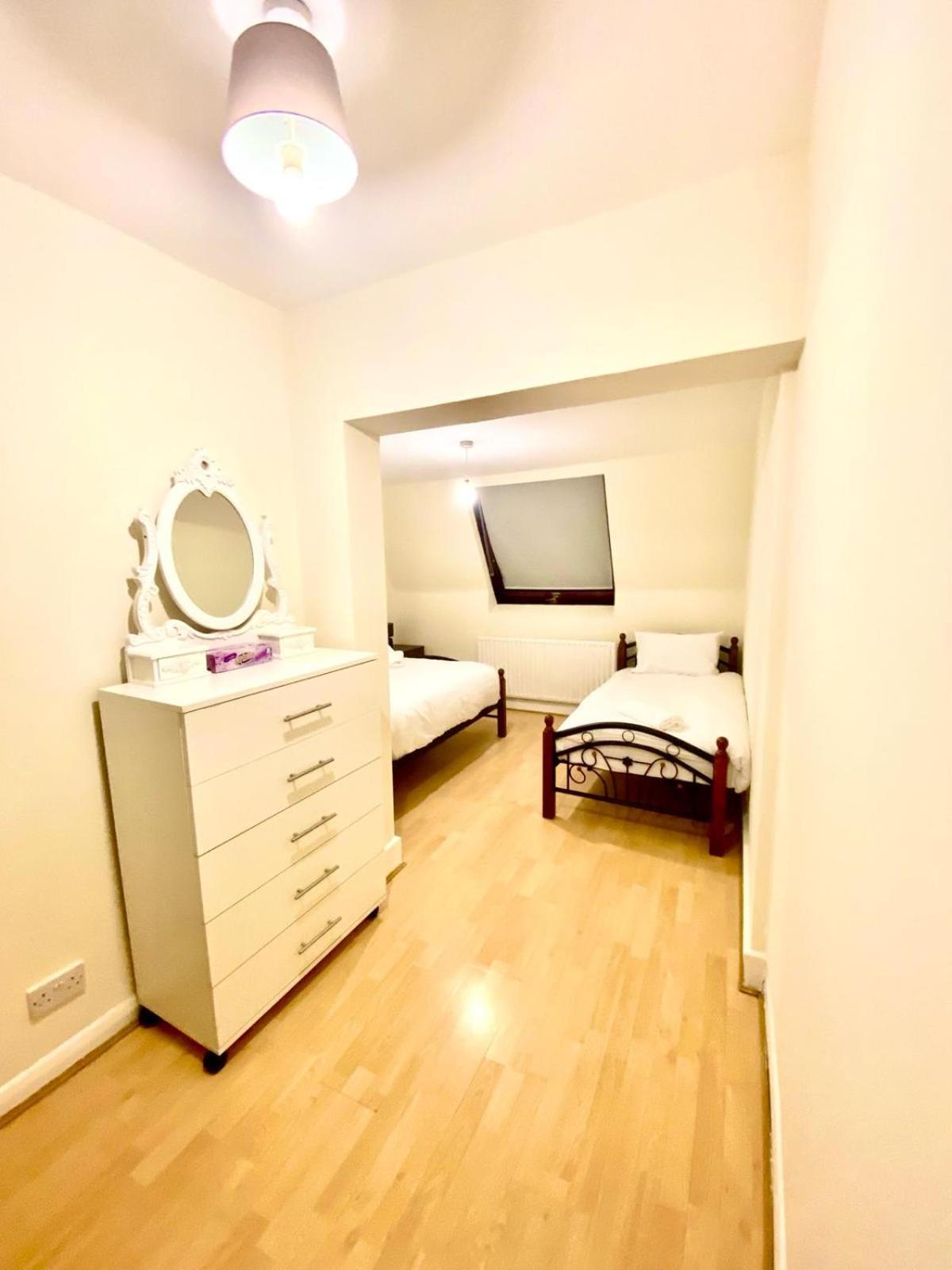 Spacious Ground Floor Two Bedroom House On In London