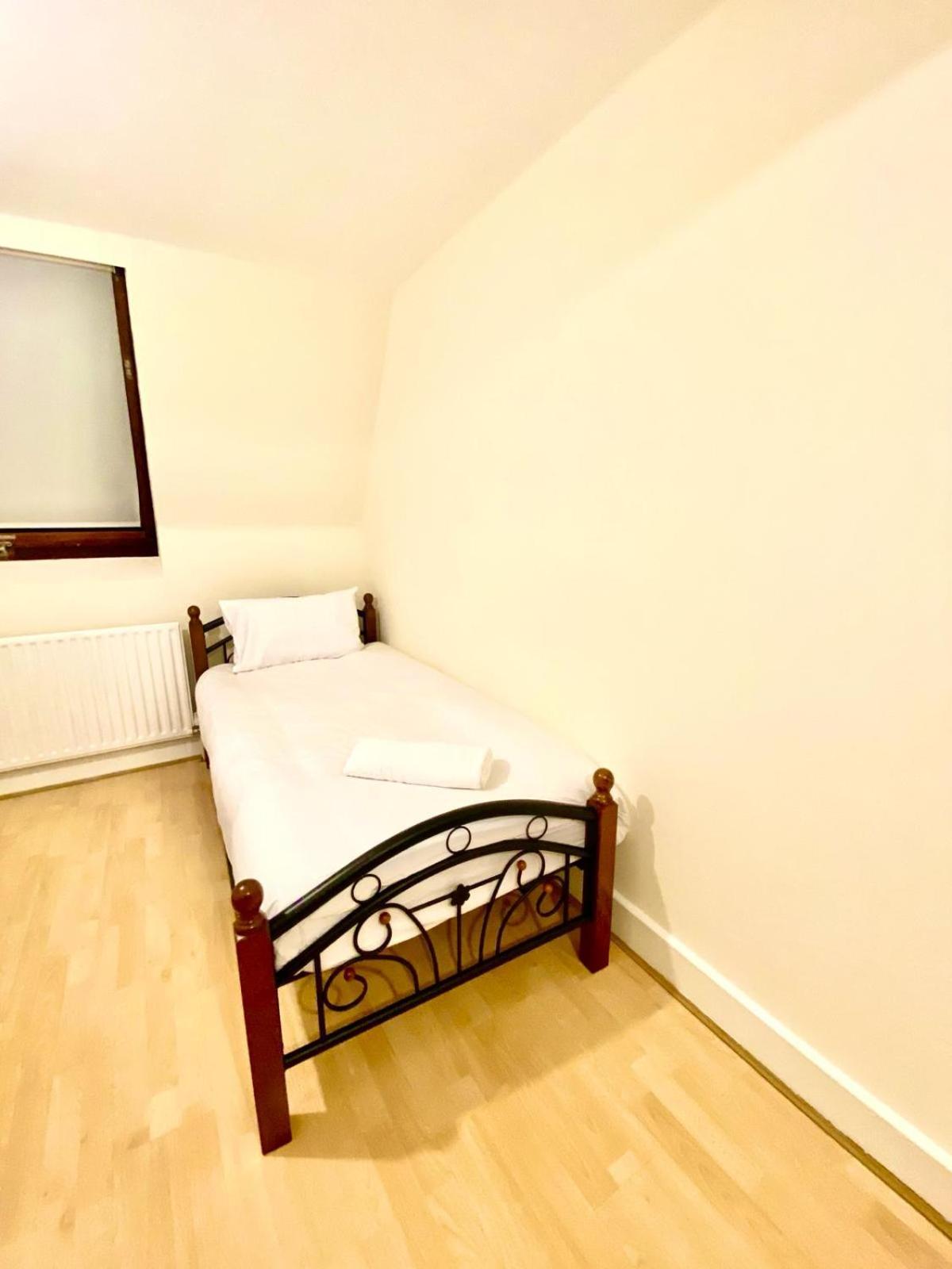 Spacious Ground Floor Two Bedroom House On In London Ealing