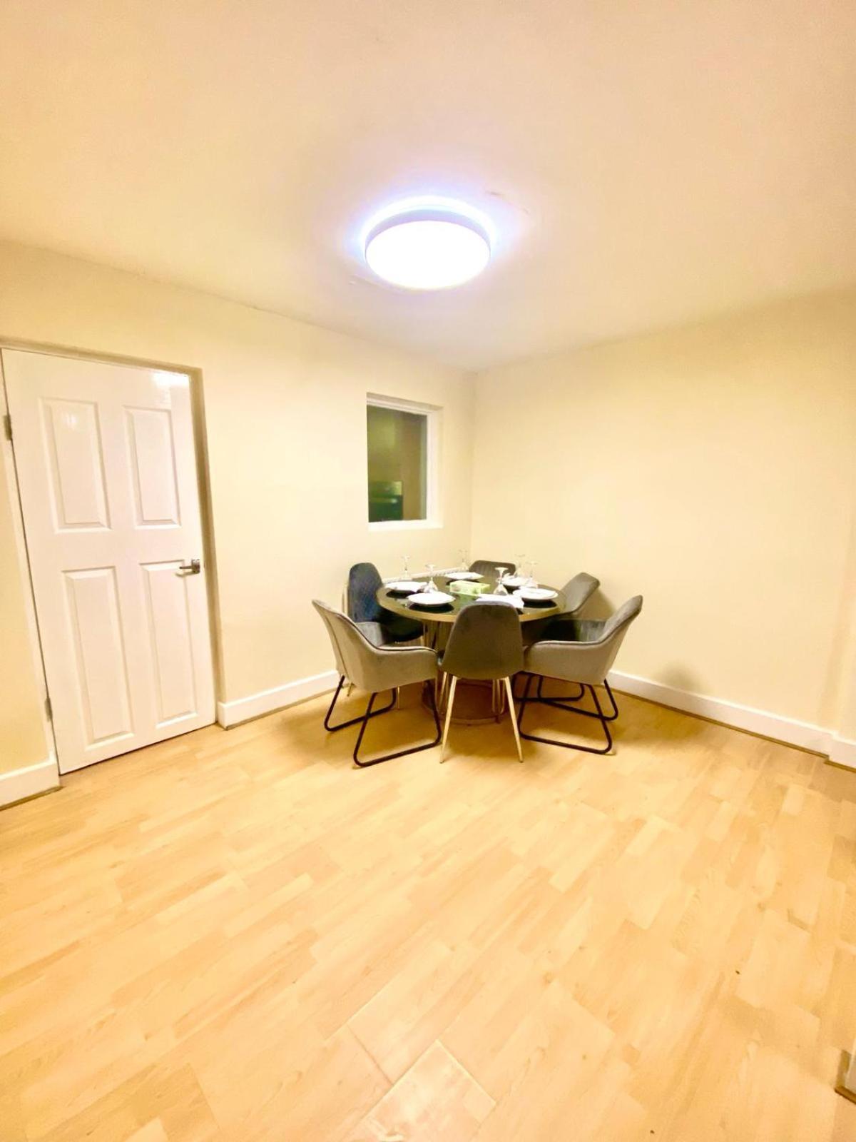 Spacious Ground Floor Two Bedroom House On In London *