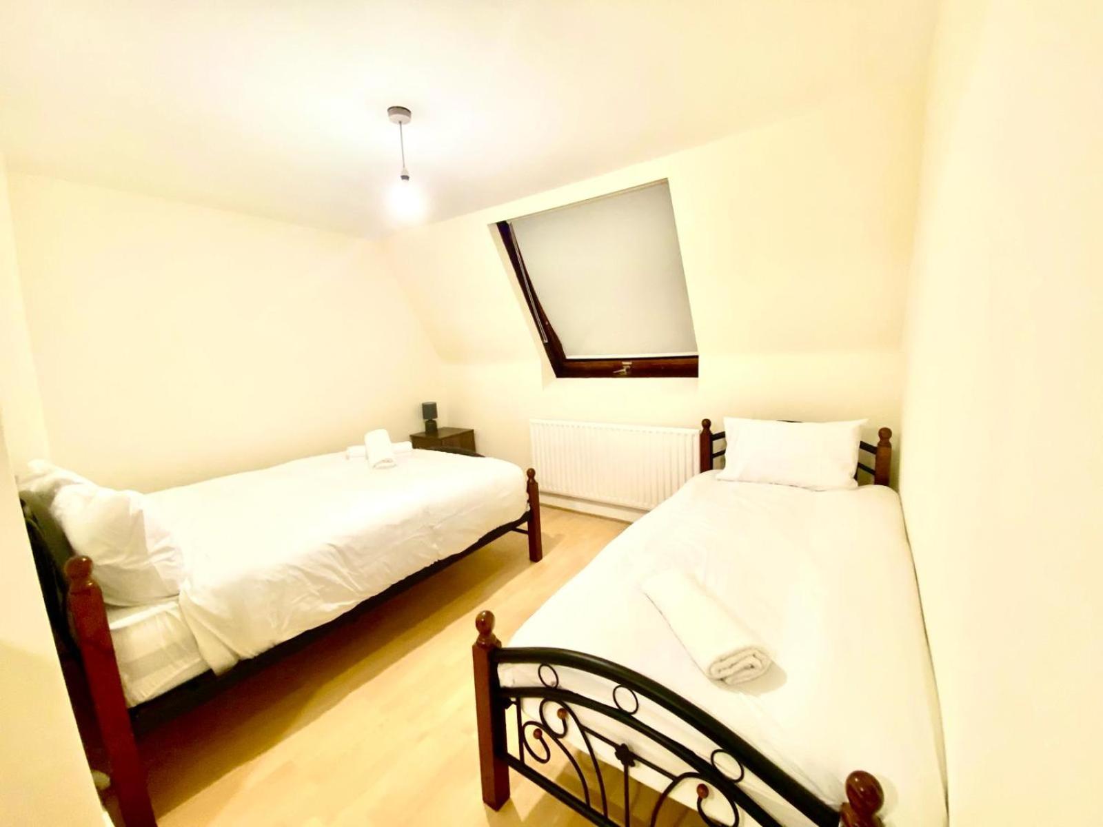 Spacious Ground Floor Two Bedroom House On In London Apartment Ealing