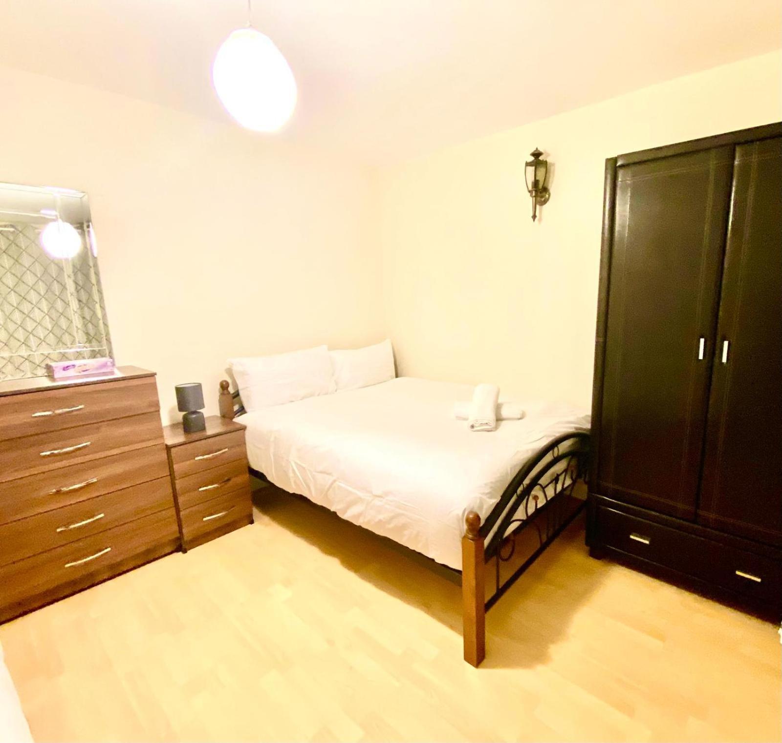 Spacious Ground Floor Two Bedroom House On In London * Ealing